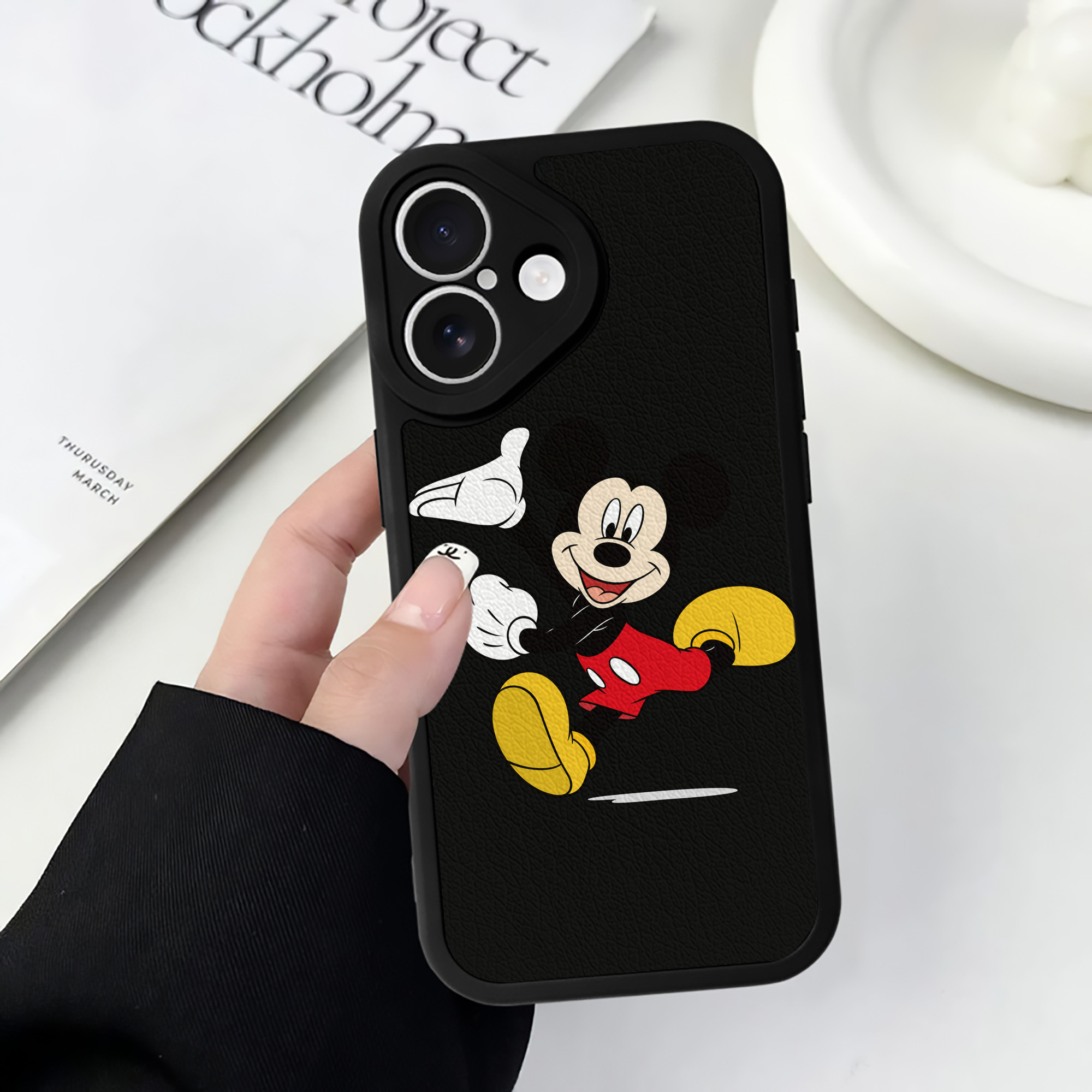 （画像用） ミッキーマウス Mickey Mouse 【iPhone 16シリーズ対応】シリコンスマホケース（レザー調） 材質：シリコン